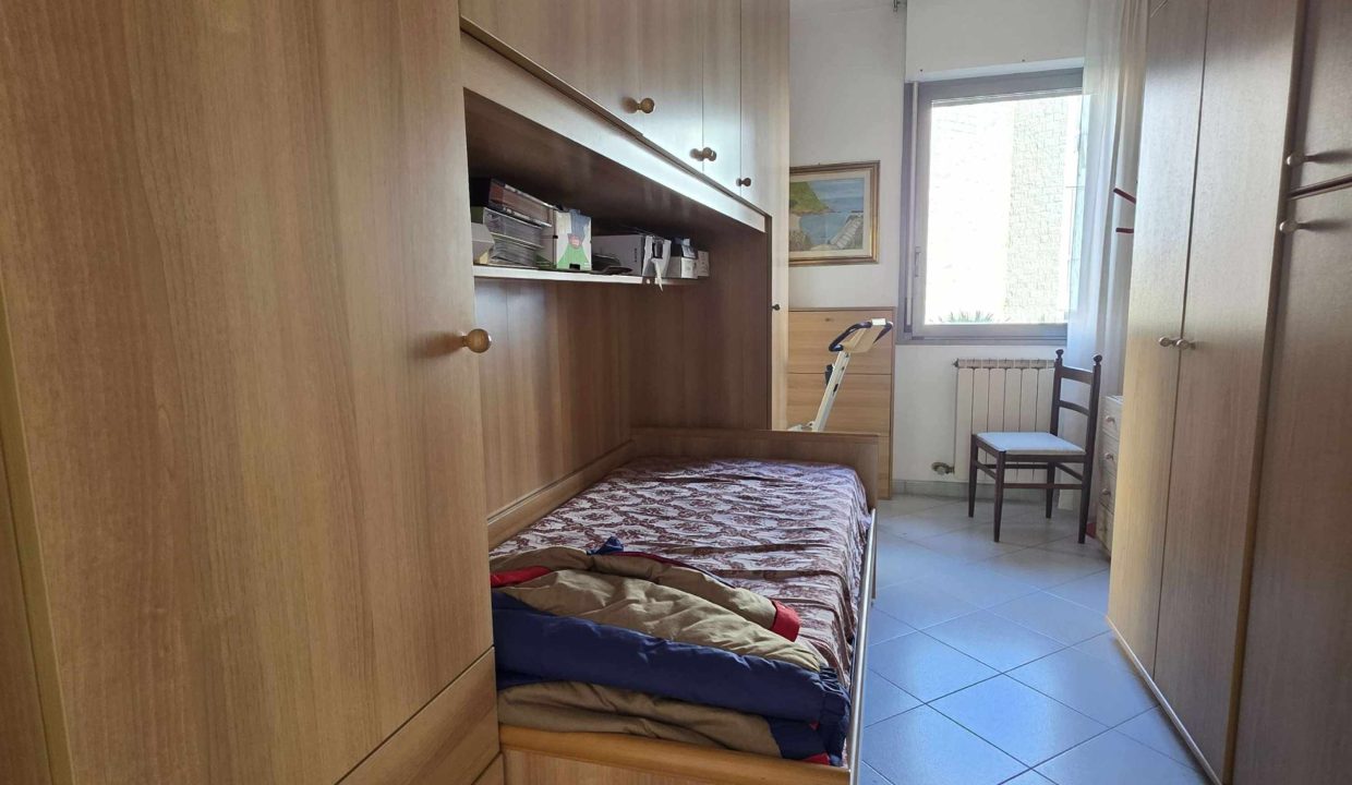 appartamento con giardino tre camere doppi servizi cantina e posti auto Portoferraio