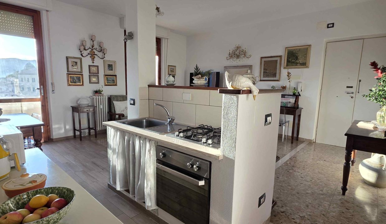 rif 10PF Appartamento centrale con balcone portoferraio
