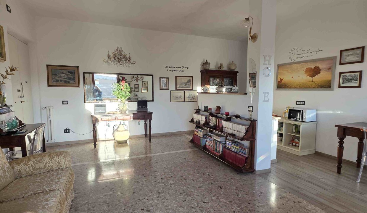 rif 10PF Appartamento centrale con balcone portoferraio