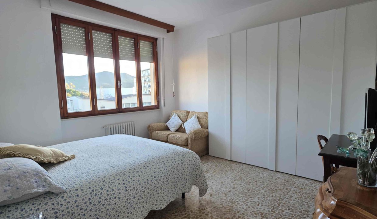 rif 10PF Appartamento centrale con balcone portoferraio