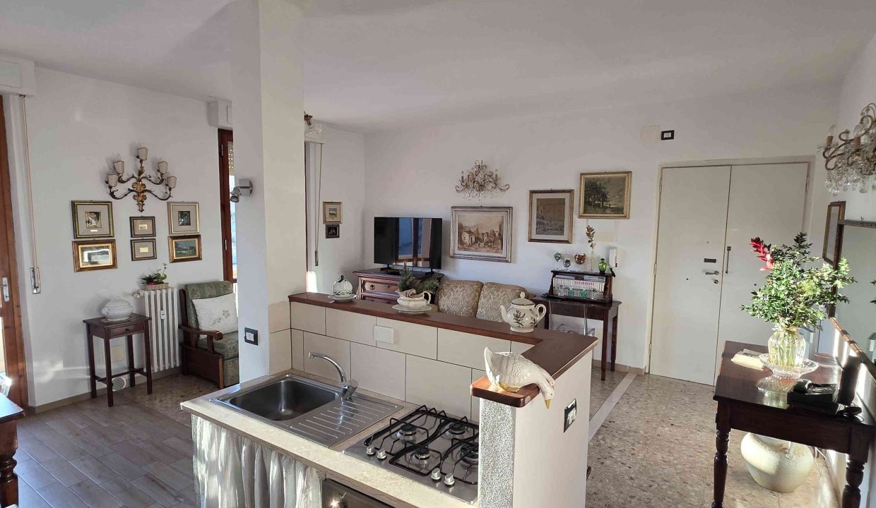 rif 10PF Appartamento centrale con balcone portoferraio