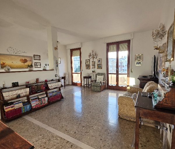 10PF Appartamento centrale con balcone a Portoferraio