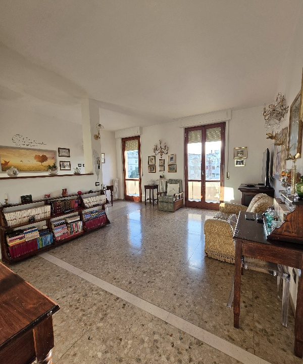 Appartamento centrale con balcone 01