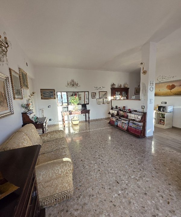 Appartamento centrale con balcone 02