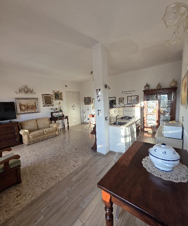 Appartamento centrale con balcone 04