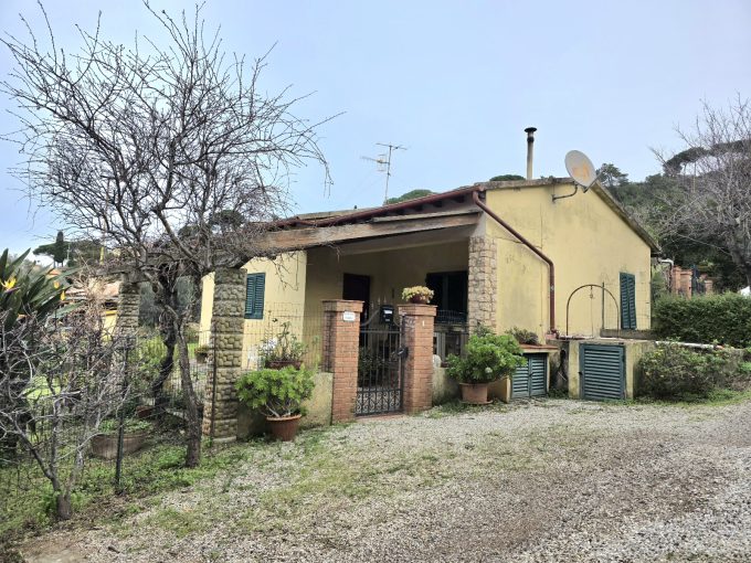 012PF Casa singola con giardino da ristrutturare