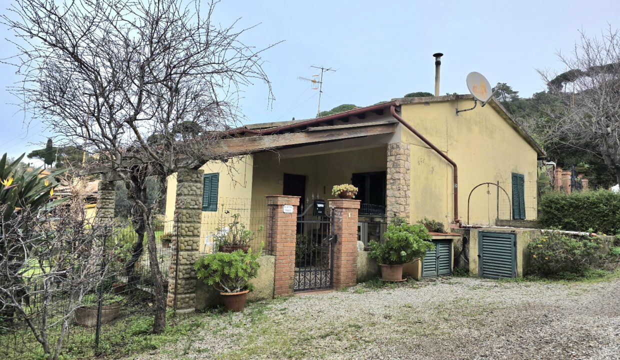 012 PF Casa singola con giardino da ristrutturare