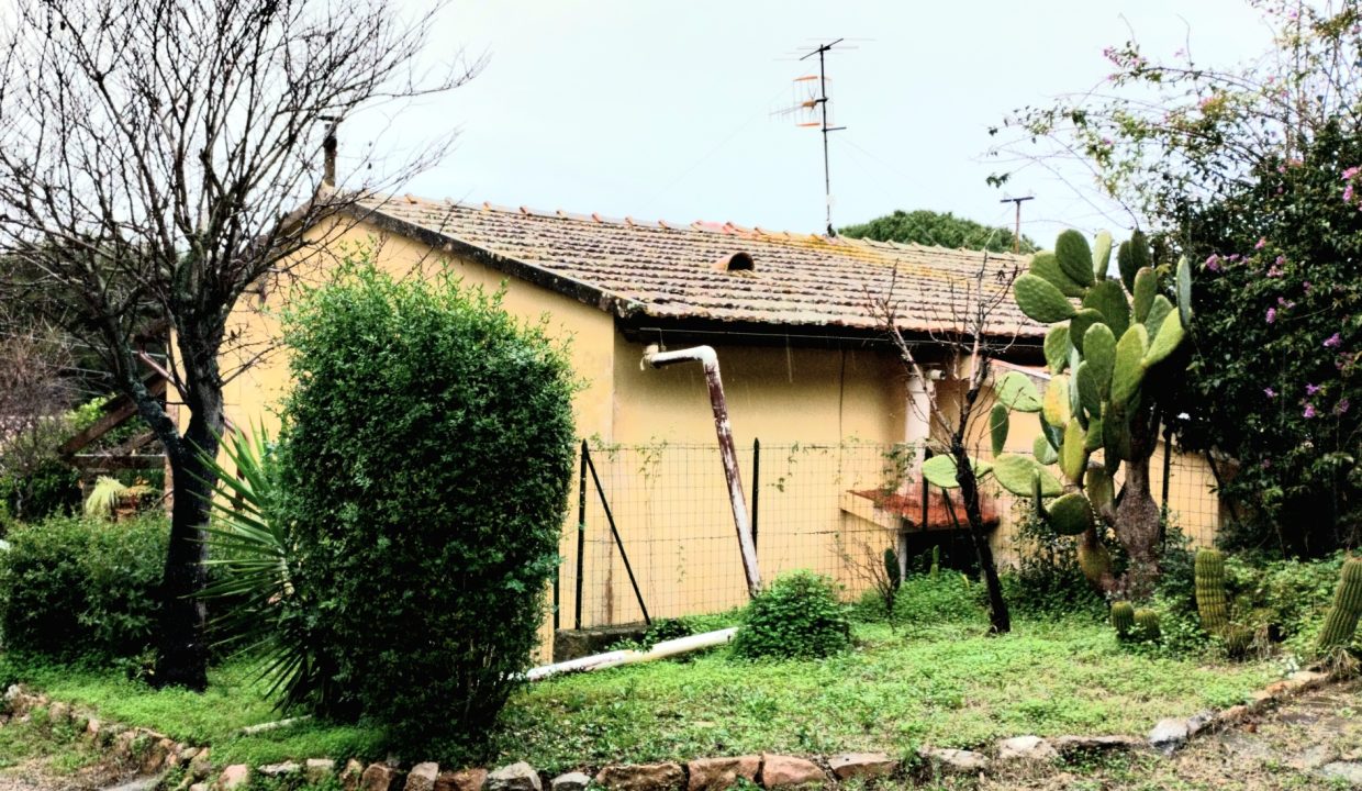 012 PF Casa singola con giardino da ristrutturare