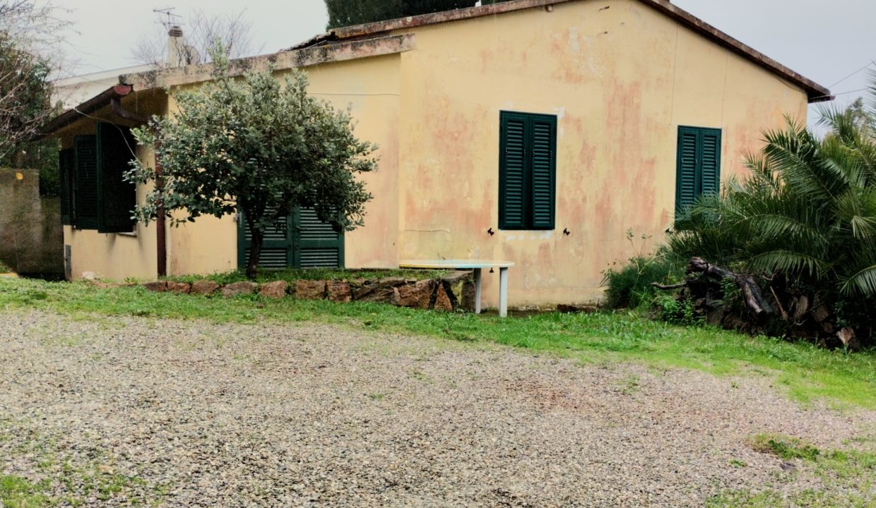 012 PF Casa singola con giardino da ristrutturare