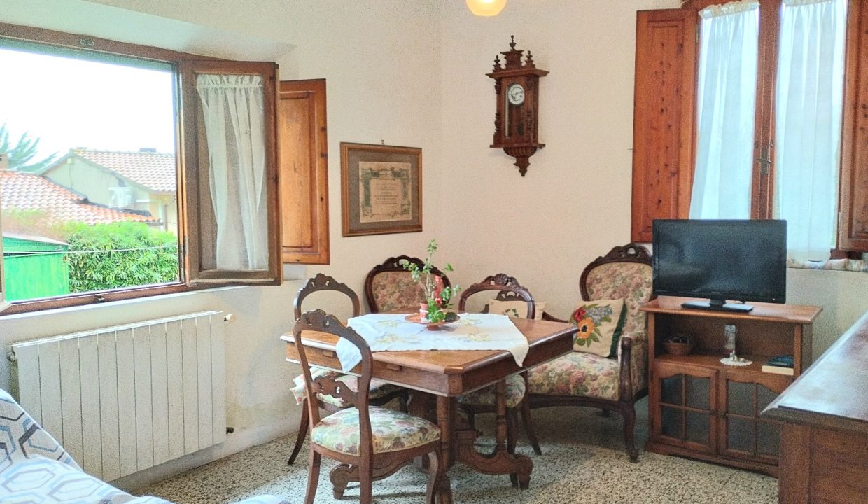 012 PF Casa singola con giardino da ristrutturare