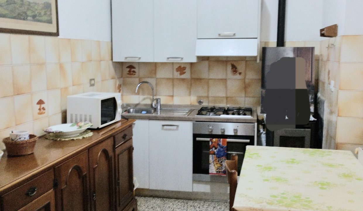 012 PF Casa singola con giardino da ristrutturare