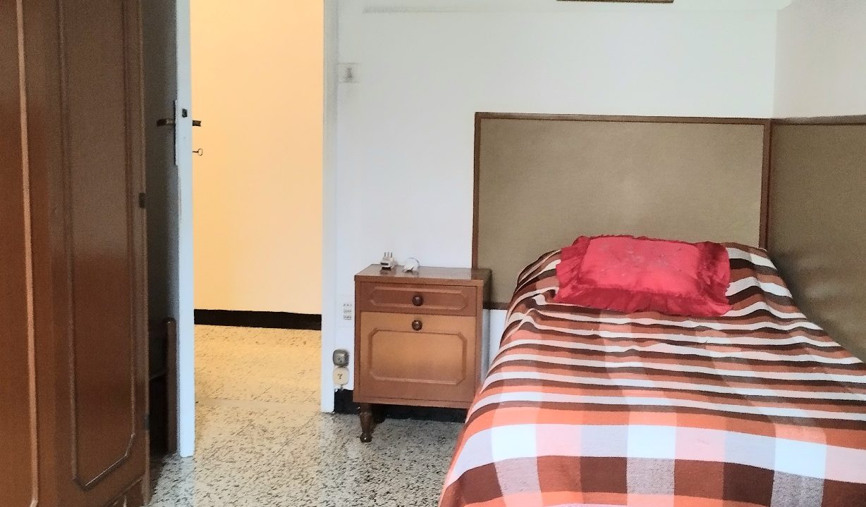 012 PF Casa singola con giardino da ristrutturare