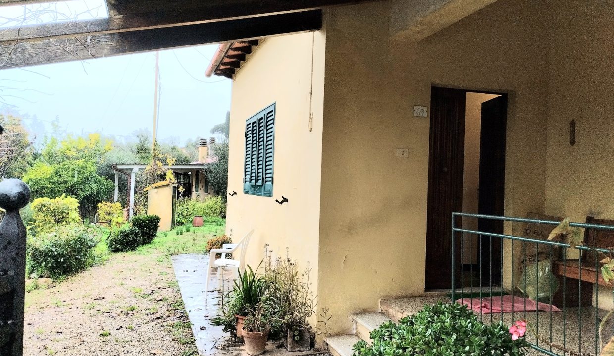 012 PF Casa singola con giardino da ristrutturare