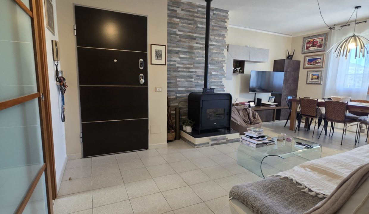 017PF QUADRILOCALE CON CANTINA E POSTO AUTO