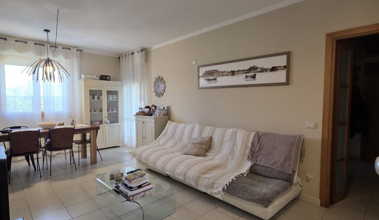 017PF QUADRILOCALE CON CANTINA E POSTO AUTO