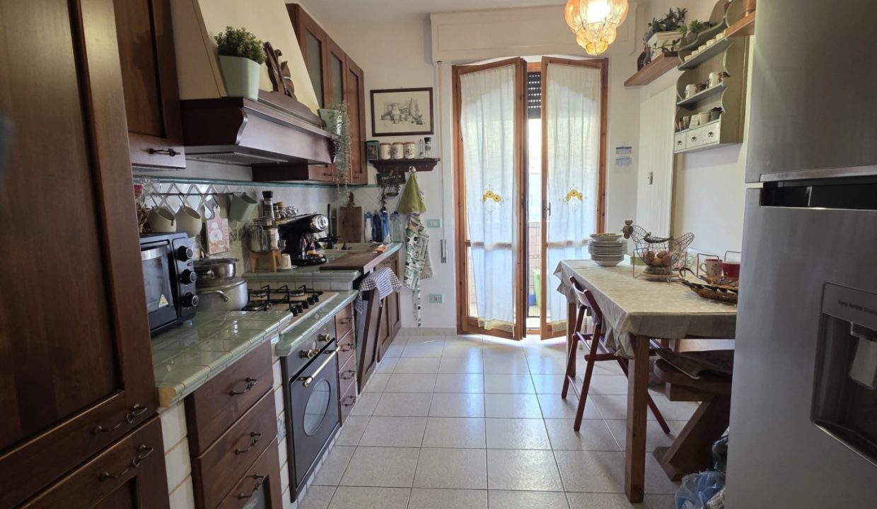 017PF QUADRILOCALE CON CANTINA E POSTO AUTO