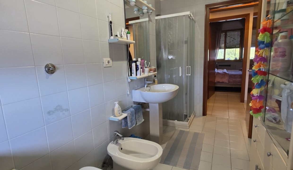 017PF QUADRILOCALE CON CANTINA E POSTO AUTO