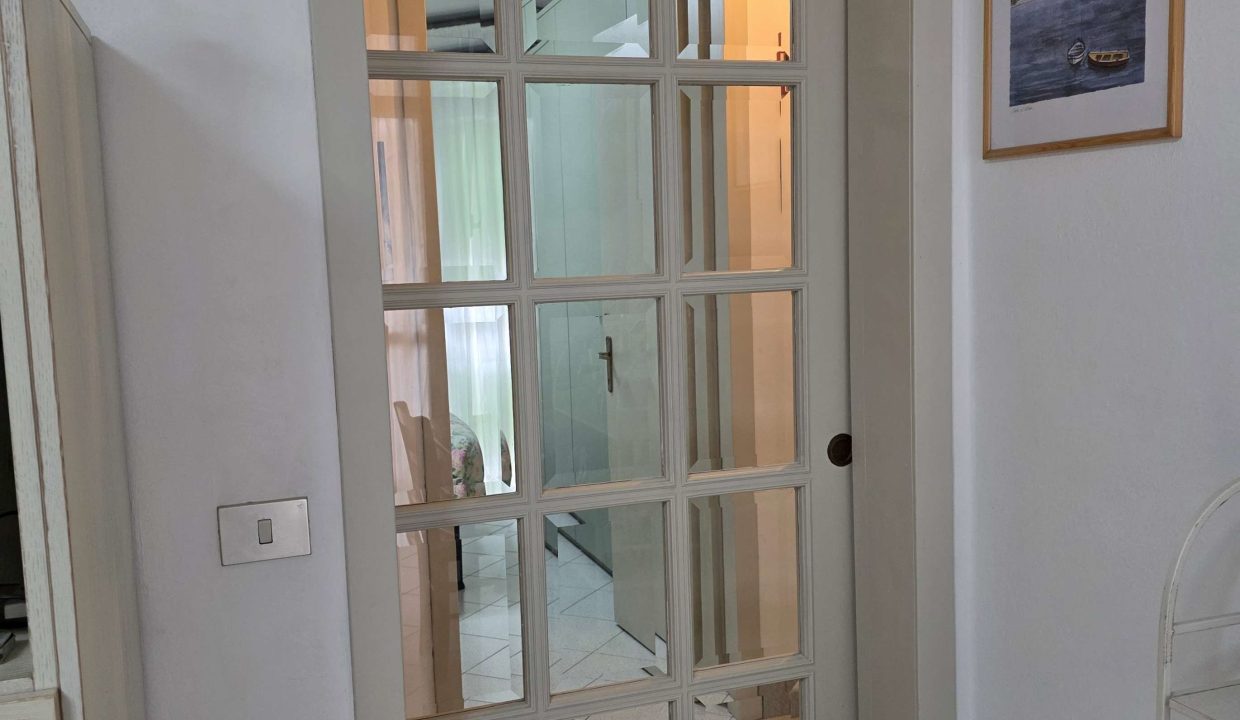 019PF Appartamento tre camere, doppi servizi, cantine, posto auto, terrazzo