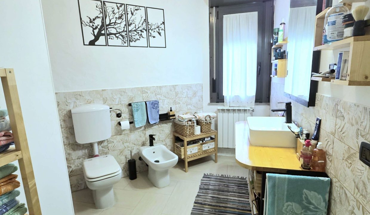 019PF Appartamento tre camere, doppi servizi, cantine, posto auto, terrazzo