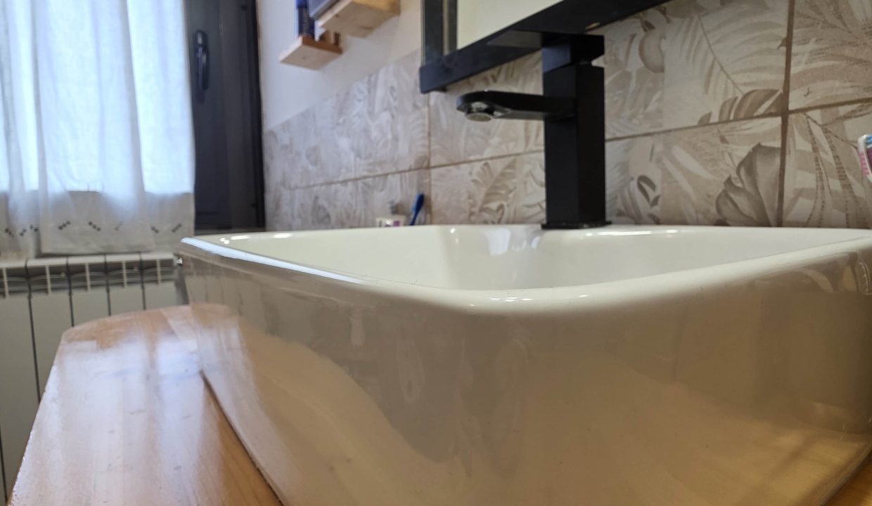 019PF Appartamento tre camere, doppi servizi, cantine, posto auto, terrazzo