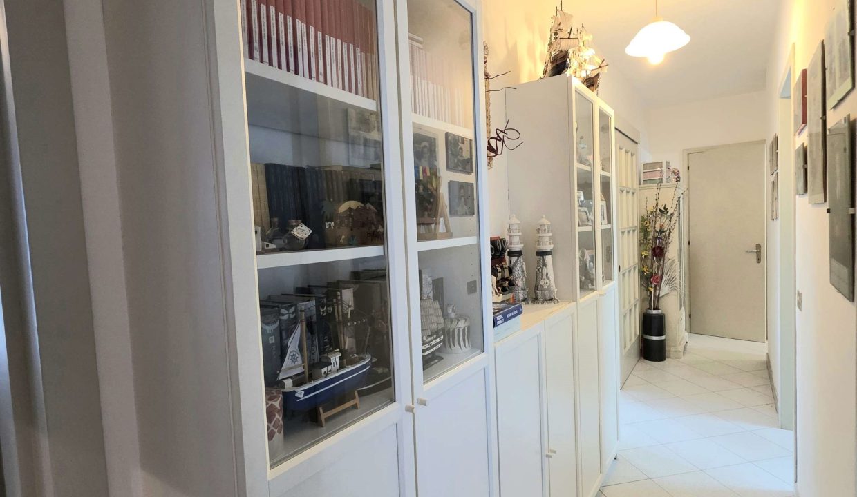 019PF Appartamento tre camere, doppi servizi, cantine, posto auto, terrazzo