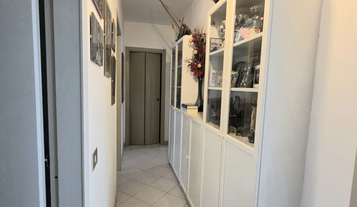 019PF Appartamento tre camere, doppi servizi, cantine, posto auto, terrazzo