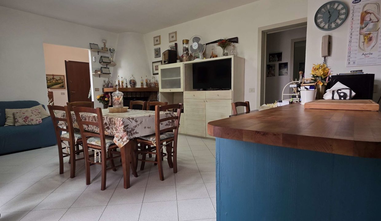 019PF Appartamento tre camere, doppi servizi, cantine, posto auto, terrazzo