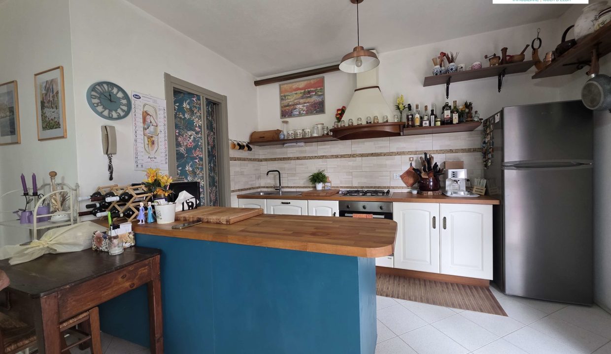 019PF Appartamento tre camere, doppi servizi, cantine, posto auto, terrazzo