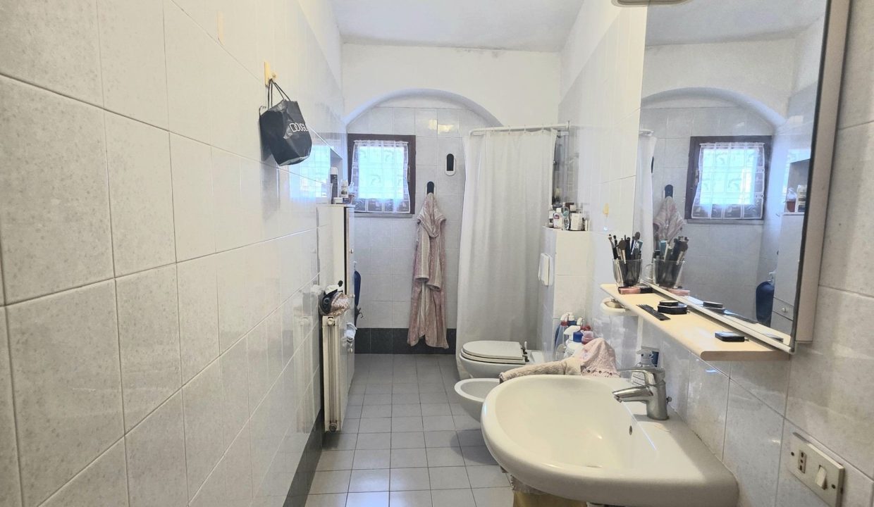 03RI APPARTAMENTO PIANO TERRA A POCHI PASSI DAL PORTO RIO MARINA