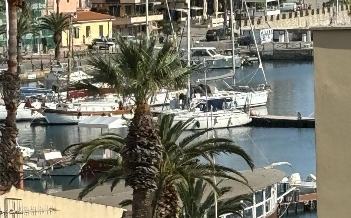 03PA APPARTAMENTO CENTRALE VISTA MARE VICINO AL CENTRO