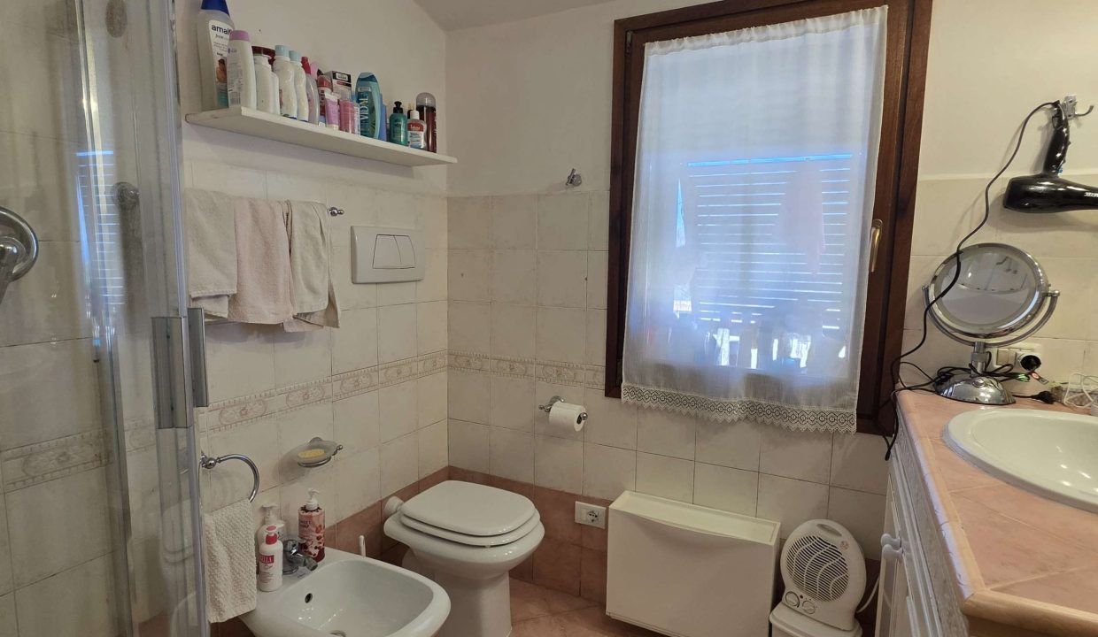 RIF023PF Casa libera su due lati, vista mare con terreno e terrazza solarium a Portoferraio