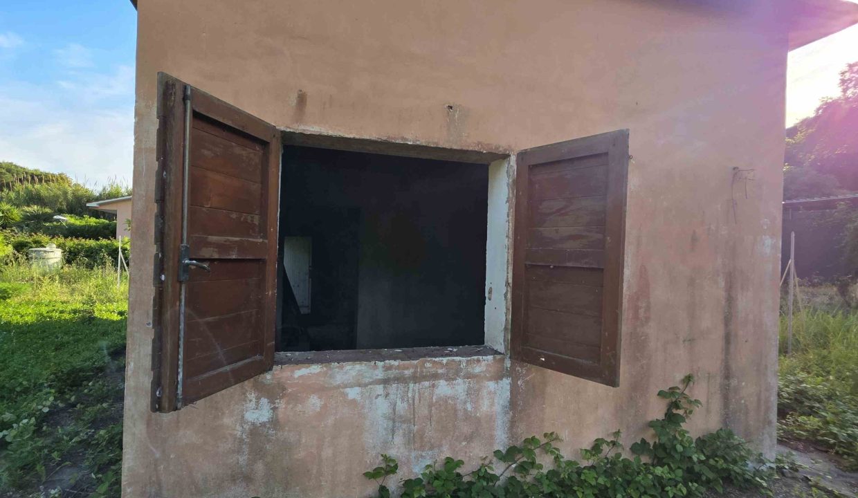 05PF CASA SINGOLA AL GREZZO CON PROGETTO DI AMPLIAMENTO POCO DISTANTE DA LIDO DI CAPOLIVERI