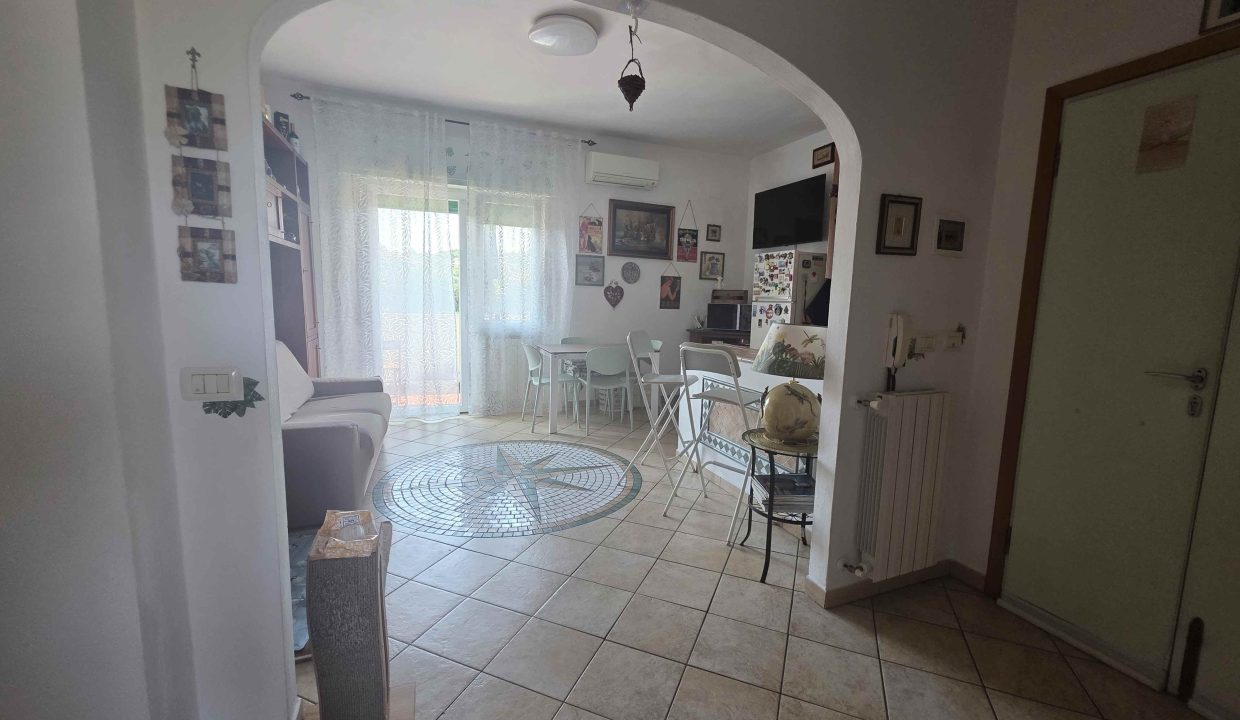 RIF 026PF appartamento 3 p centrale vista mare
