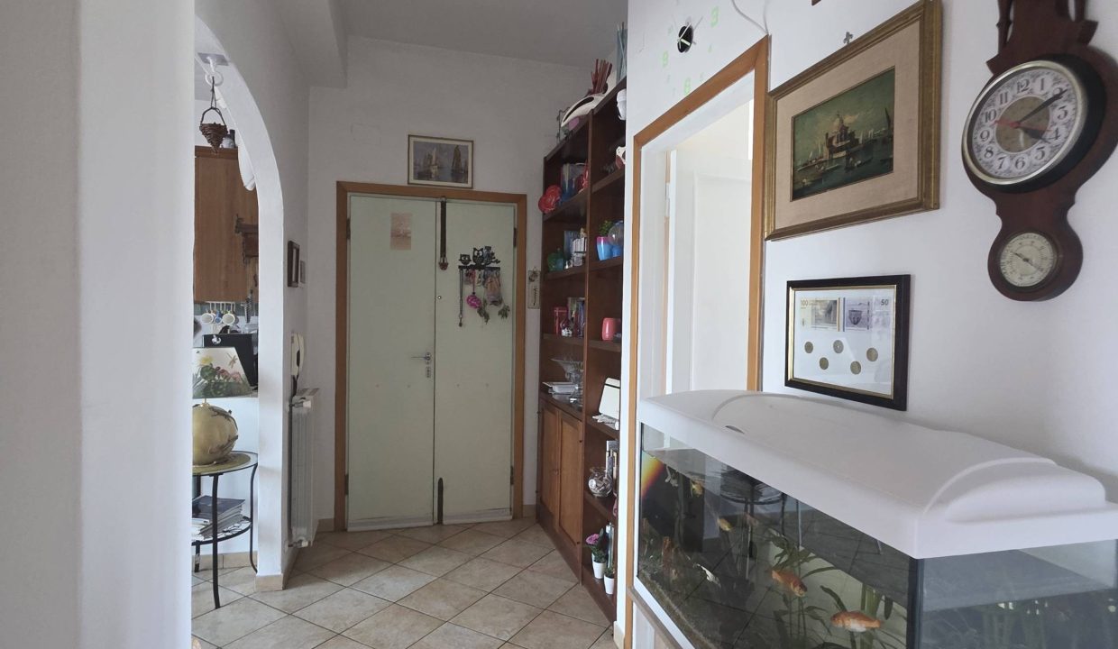RIF 026PF appartamento 3 p centrale vista mare