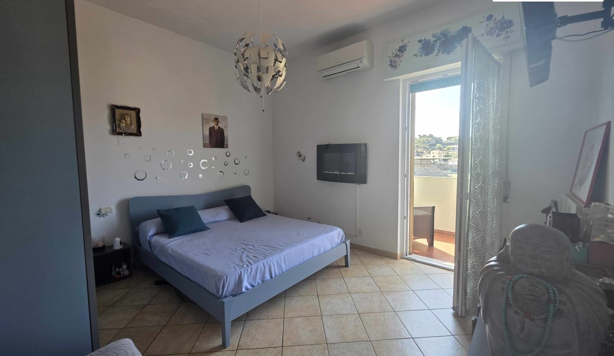 RIF 026PF appartamento 3 p centrale vista mare