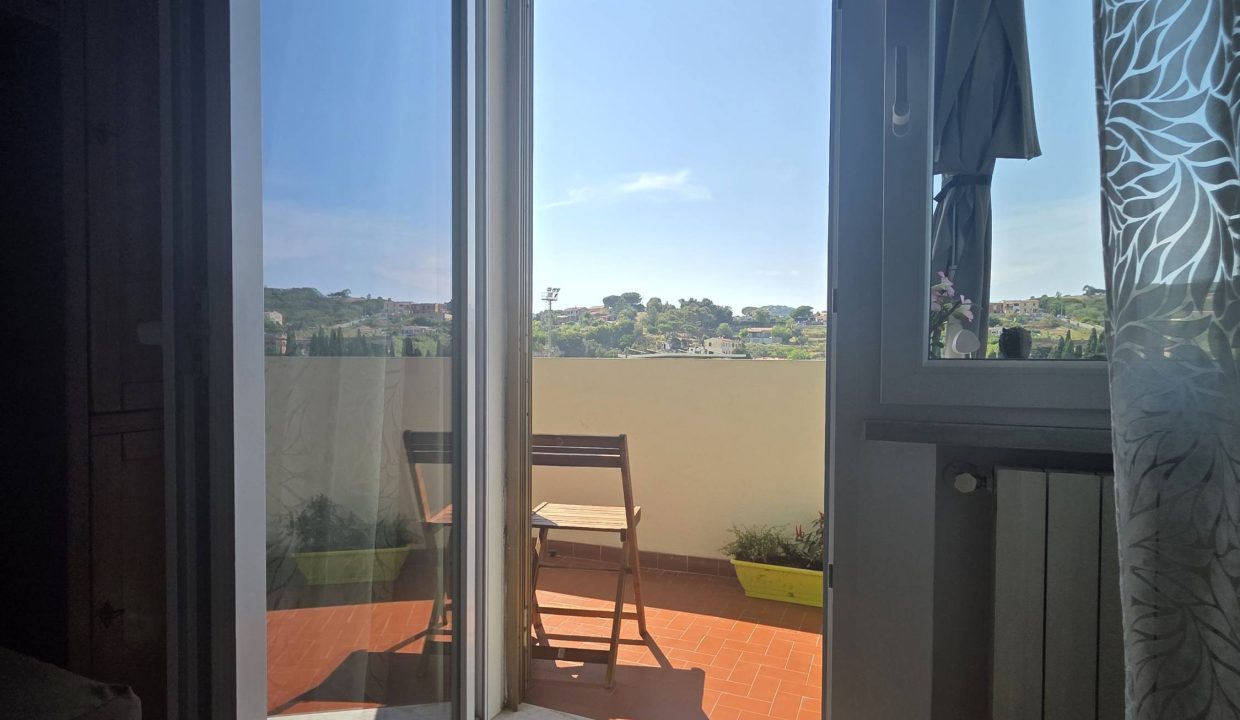 RIF 026PF appartamento 3 p centrale vista mare