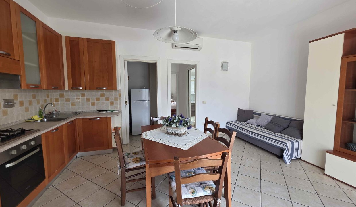 Rif 09PA PORZIONE DI CASA BIFAMILIARE CON TERRAZZA E 3 GARAGE PORTO AZZURRO