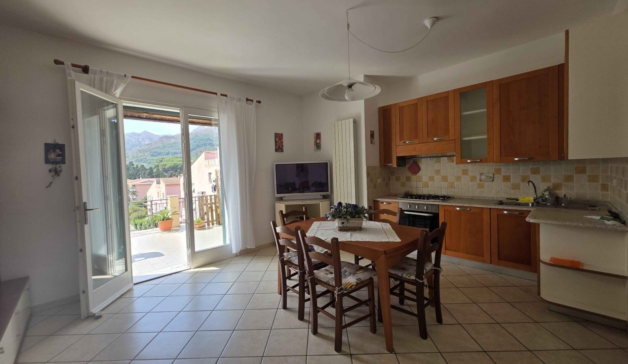Rif 09PA PORZIONE DI CASA BIFAMILIARE CON TERRAZZA E 3 GARAGE PORTO AZZURRO