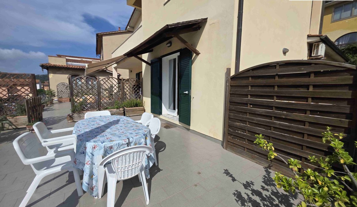 RIF. 10PA TRILOCALE INDIPENDENTE CON GRANDE TERRAZZA E 2 BOX AUTO PORTO AZZURRO