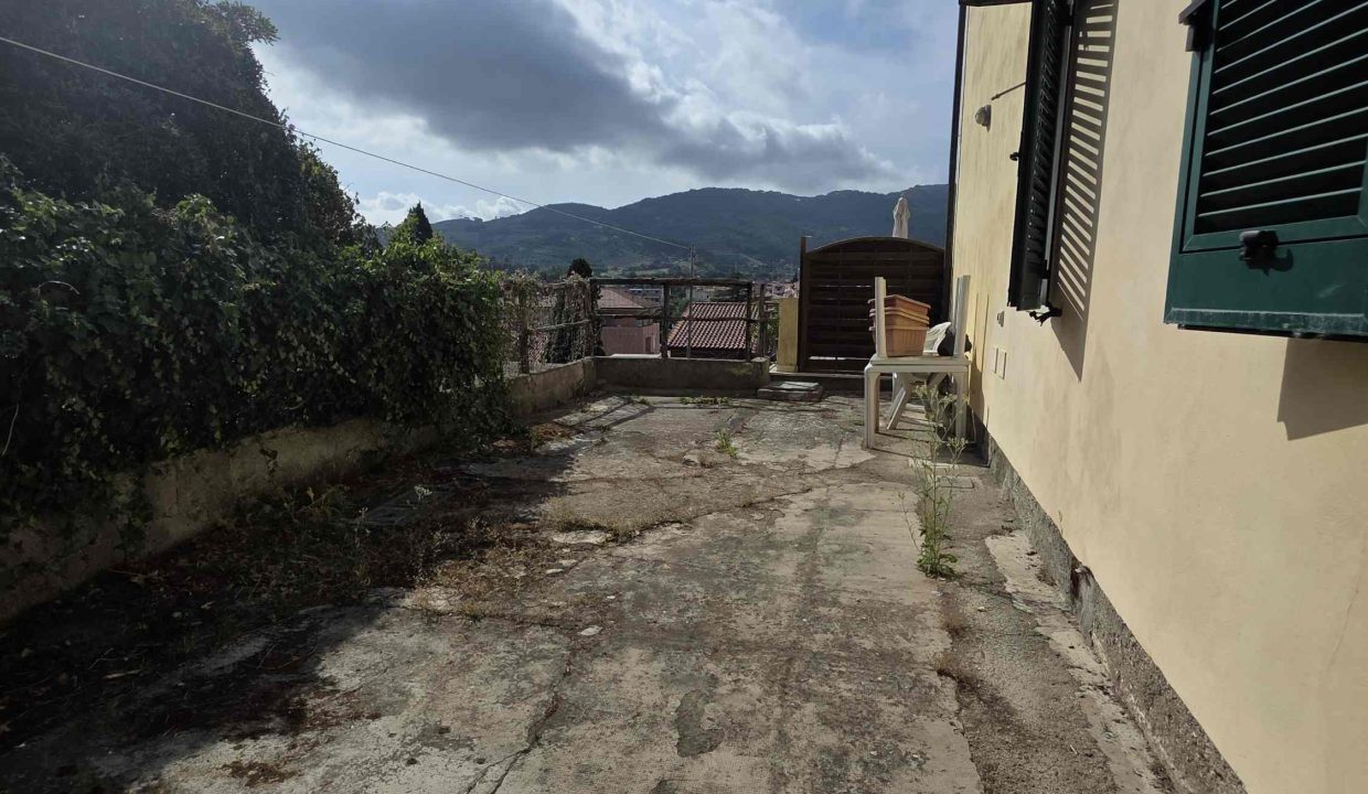 RIF. 10PA TRILOCALE INDIPENDENTE CON GRANDE TERRAZZA E 2 BOX AUTO PORTO AZZURRO
