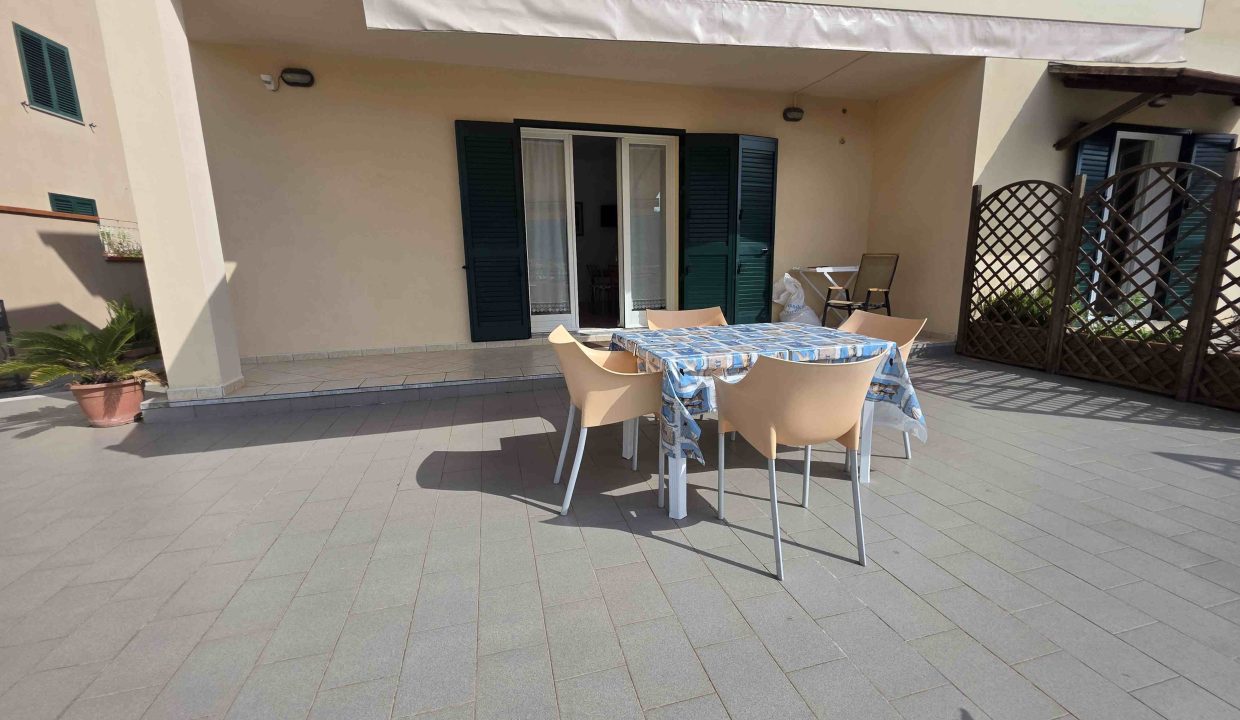 Rif 09PA PORZIONE DI CASA BIFAMILIARE CON TERRAZZA E 3 GARAGE PORTO AZZURRO