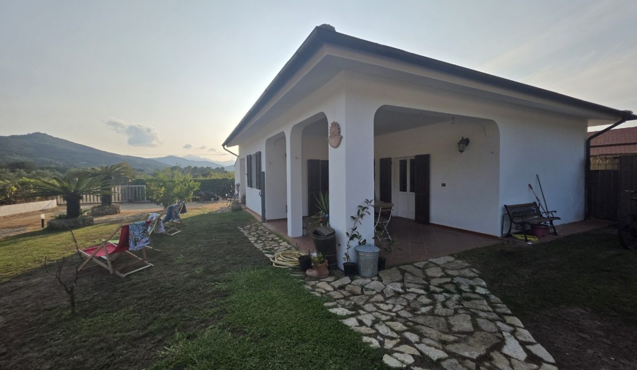 Rif. 030PF Villetta indipendente ideale per B & B