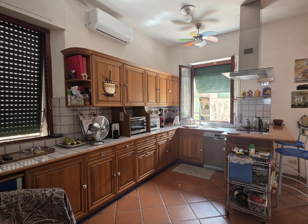 RIF 08PF VILLA VISTA MARE CON GIARDINO VICINO ALLA SPIAGGIA DELLE GHIAIE, CON GARAGE