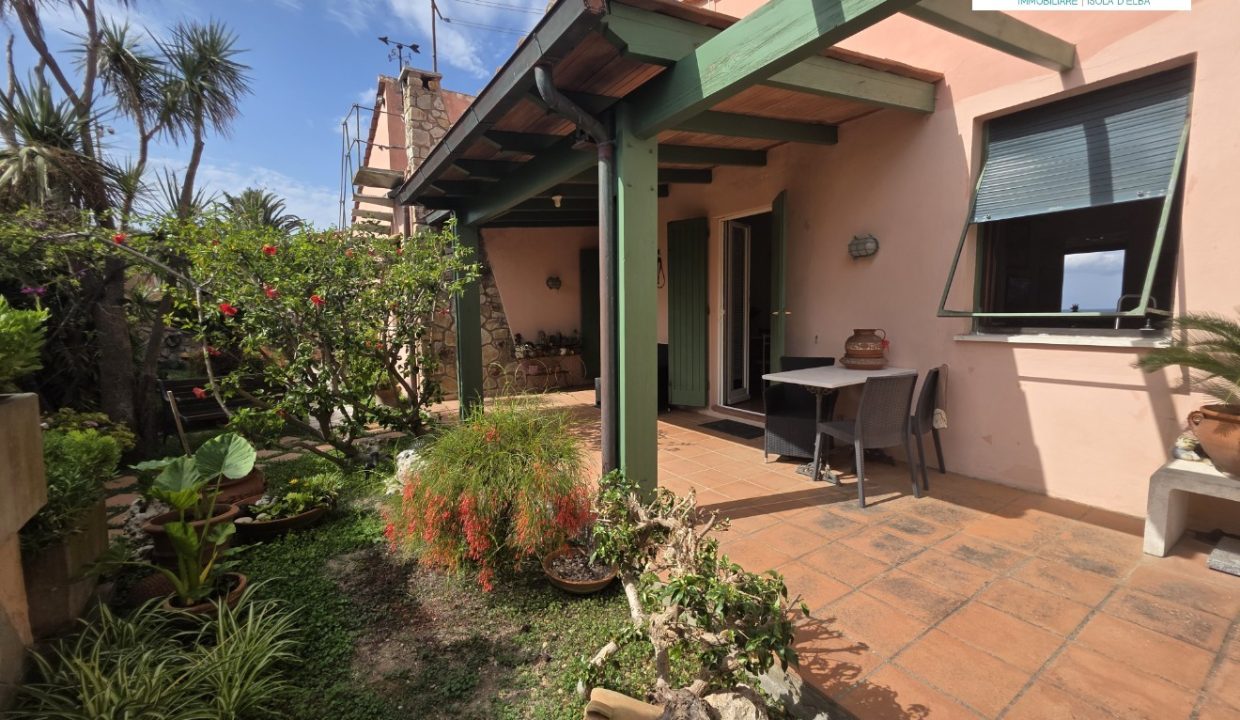 RIF 08PF VILLA VISTA MARE CON GIARDINO VICINO ALLA SPIAGGIA DELLE GHIAIE, CON GARAGE