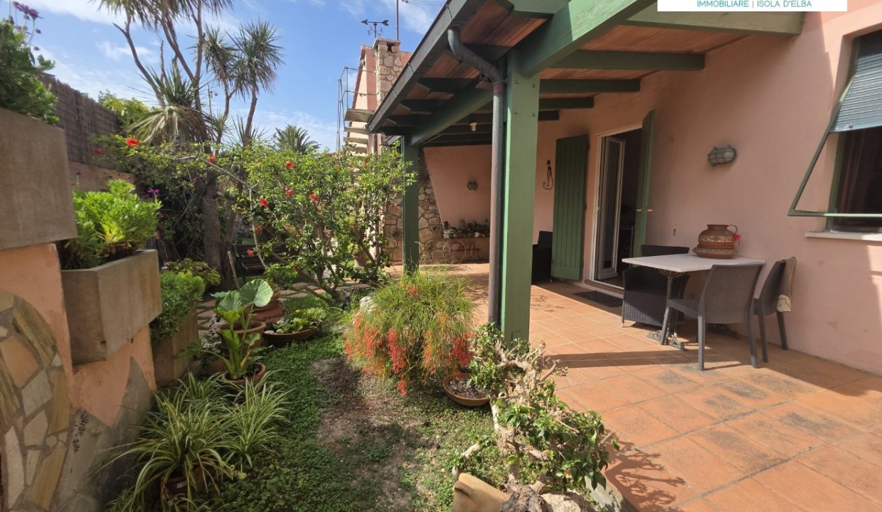 RIF 08PF VILLA VISTA MARE CON GIARDINO VICINO ALLA SPIAGGIA DELLE GHIAIE, CON GARAGE