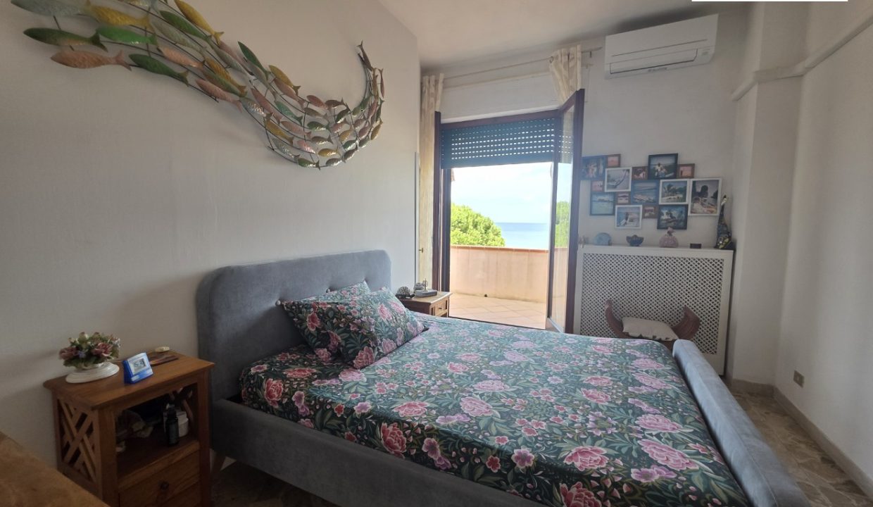 RIF 08PF VILLA VISTA MARE CON GIARDINO VICINO ALLA SPIAGGIA DELLE GHIAIE, CON GARAGE