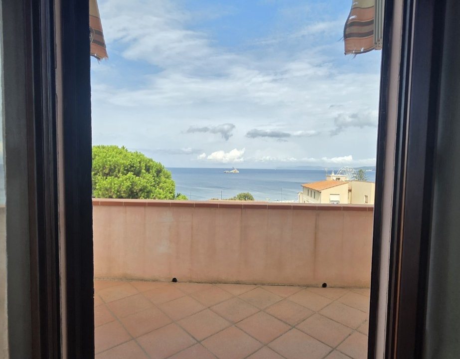 RIF 08PF VILLA VISTA MARE CON GIARDINO VICINO ALLA SPIAGGIA DELLE GHIAIE, CON GARAGE