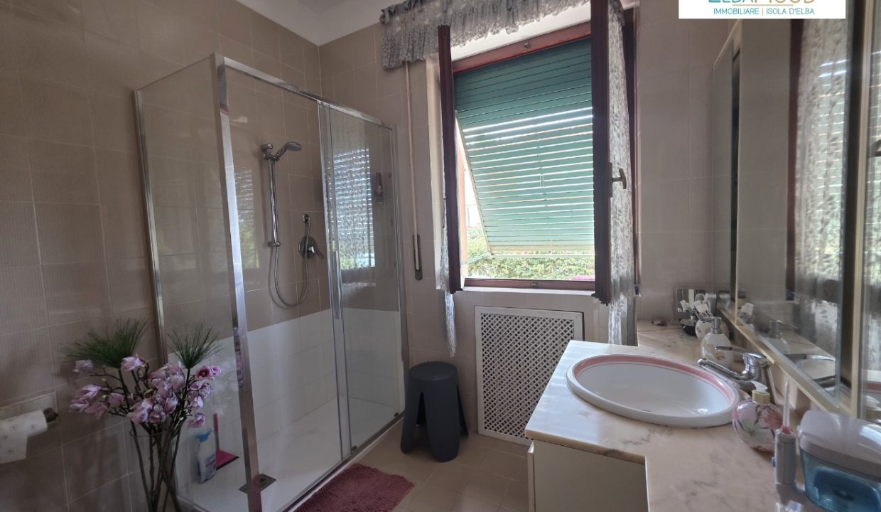 RIF 08PF VILLA VISTA MARE CON GIARDINO VICINO ALLA SPIAGGIA DELLE GHIAIE, CON GARAGE