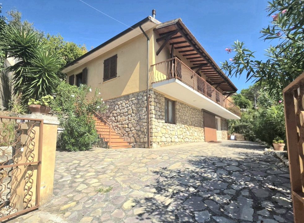 RIF. 031PF VILLETTA SINGOLA CON GARAGE, PORTOFERRAIO