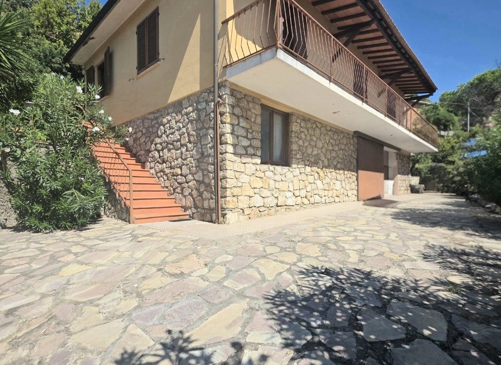 RIF. 031PF VILLETTA SINGOLA CON GARAGE, PORTOFERRAIO
